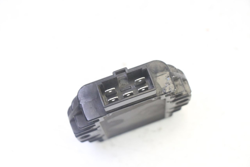photo de CHARGING REGULATOR YAMAHA CYGNUS X INJECTION 125 (2007 - 2013) - Zoom on usage condition