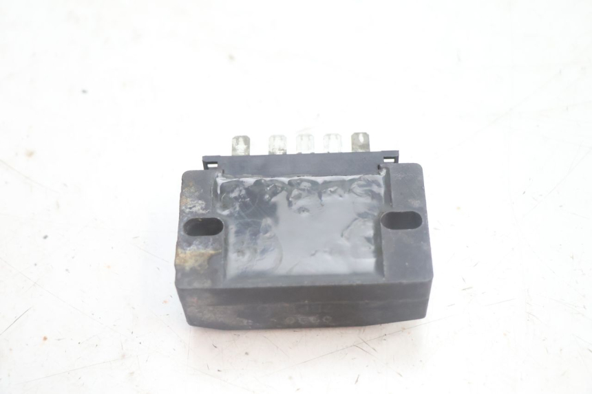 photo de REGULATOR SUZUKI DR S 600 (1985 - 1989) - Technical close-up