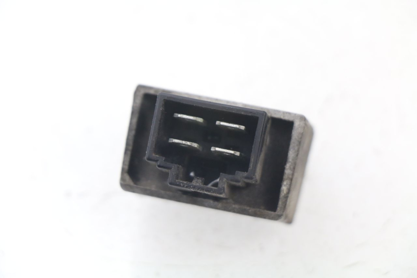 photo de CHARGING REGULATOR PEUGEOT ELYSTAR 50 (2002 - 2014) - Zoom on usage condition