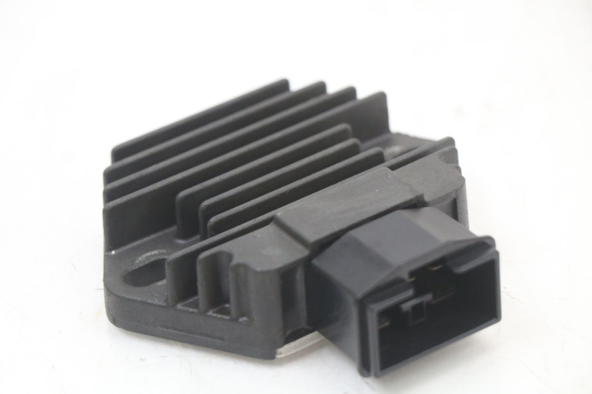 photo de CHARGING REGULATOR HONDA FES PANTHEON 2T 125 (1998 - 2002) - Component detail