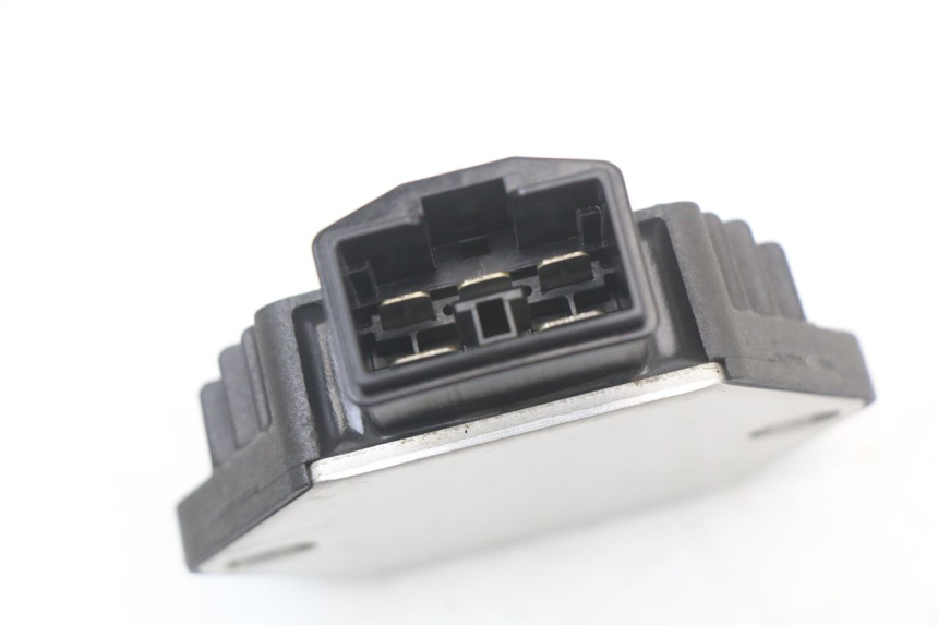 photo de CHARGING REGULATOR HONDA FES PANTHEON 2T 125 (1998 - 2002) - Zoom on usage condition