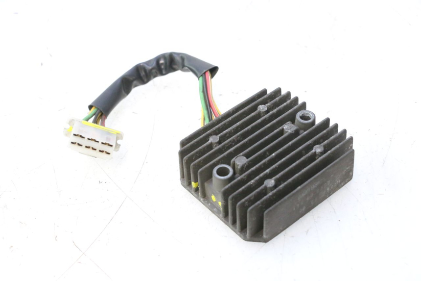 photo de CHARGING REGULATOR HONDA FES PANTHEON 125 (2003 - 2007) - Technical close-up