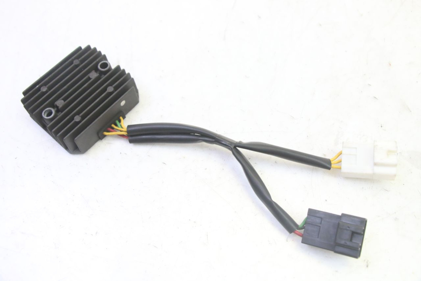 photo de CHARGING REGULATOR HONDA FES S-WING SWING ABS 125 (2007 - 2015) - Zoom on usage condition