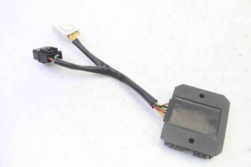 photo de CHARGING REGULATOR HONDA FES S-WING SWING ABS 125 (2007 - 2015) - Product overview