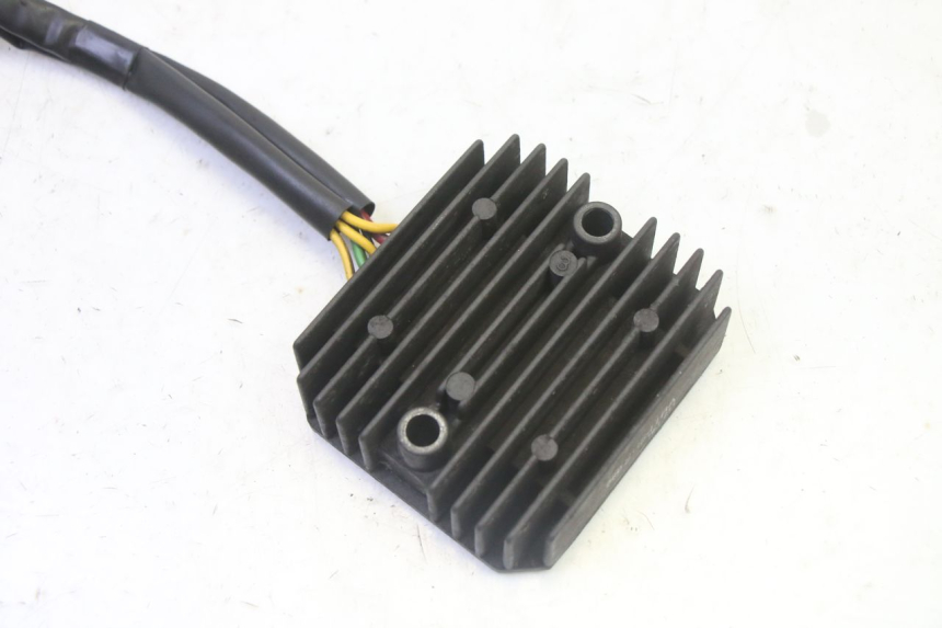 photo de CHARGING REGULATOR HONDA FES S-WING SWING ABS 125 (2007 - 2015) - Component detail