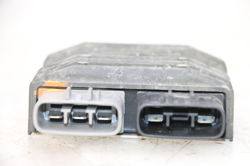 photo de CHARGING REGULATOR YAMAHA FJR ABS 1300 (2006 - 2012) - Alternative perspective