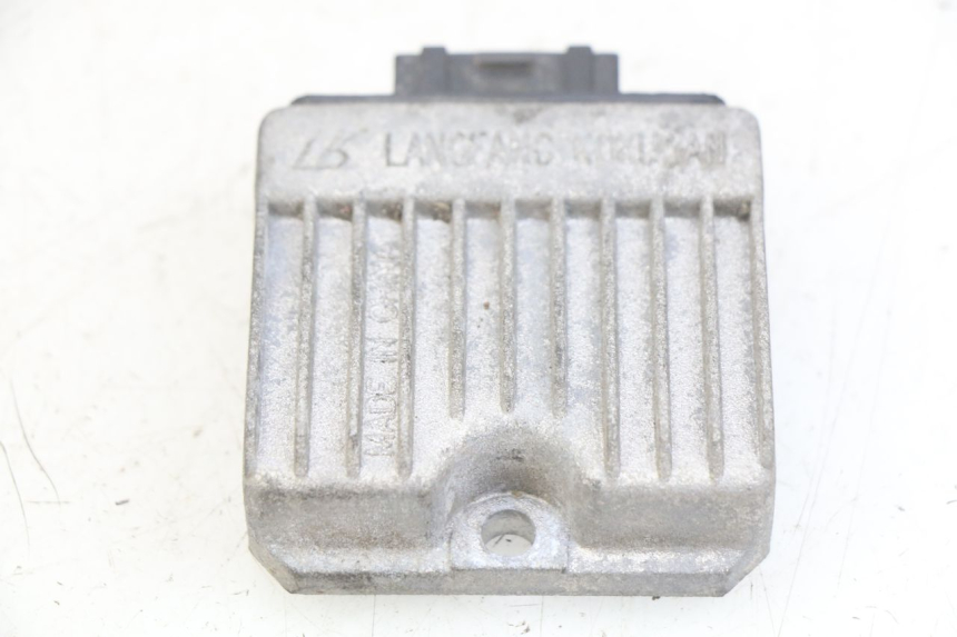 photo de CHARGING REGULATOR PIAGGIO FLY 4T 50 (2013 - 2017) - Zoom on usage condition