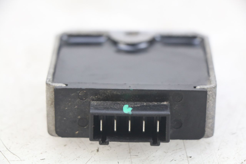 photo de CHARGING REGULATOR PIAGGIO FLY 4T 50 (2013 - 2017) - Alternative perspective