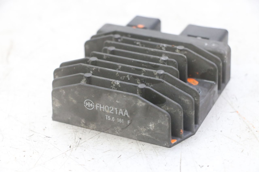 photo de REGULATOR HONDA FORZA ABS 300 (2013 - 2017) - Alternative perspective