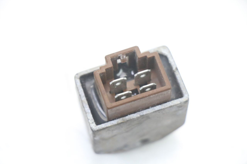 photo de CHARGING REGULATOR HONDA SCV LEAD 100 (2003 - 2007) - Zoom on usage condition