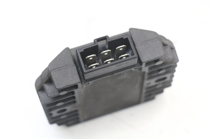 photo de REGULATOR KAWASAKI ZR7 ZR-7 S 750 (1999 - 2004) - Zoom on usage condition