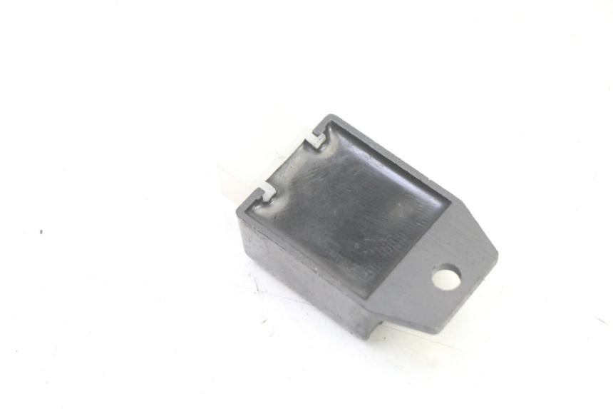 photo de CHARGING REGULATOR PEUGEOT KISBEE 2T 50 (2010 - 2017) - Alternative perspective