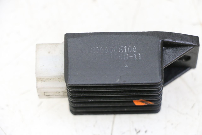 photo de CHARGING REGULATOR PEUGEOT KISBEE 2T 50 (2010 - 2017) - Zoom on usage condition