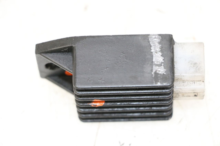 photo de CHARGING REGULATOR PEUGEOT KISBEE 2T 50 (2010 - 2017) - Technical close-up