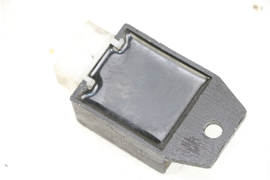 photo de CHARGING REGULATOR PEUGEOT KISBEE 2T 50 (2010 - 2017) - Alternative perspective