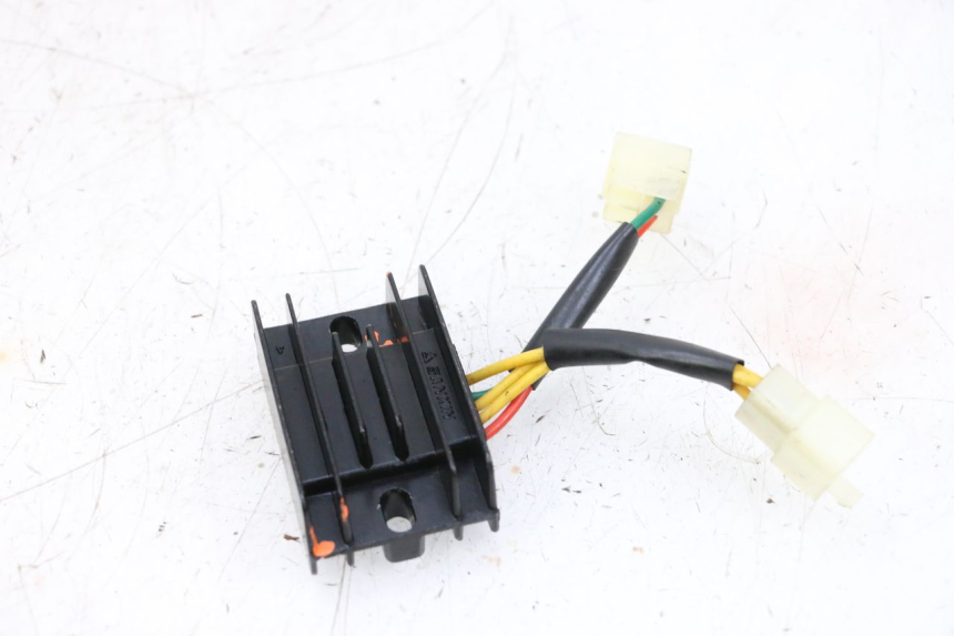 photo de CHARGING REGULATOR PEUGEOT KISBEE 4T 50 (2018 - 2022) - Fixing points details