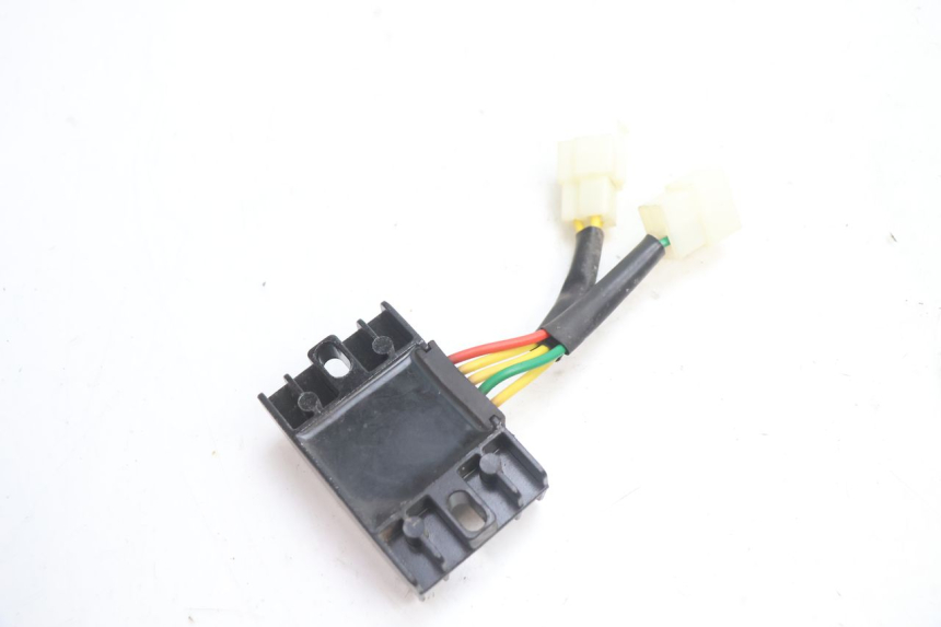 photo de CHARGING REGULATOR PEUGEOT KISBEE 4T 50 (2018 - 2022) - Zoom on usage condition