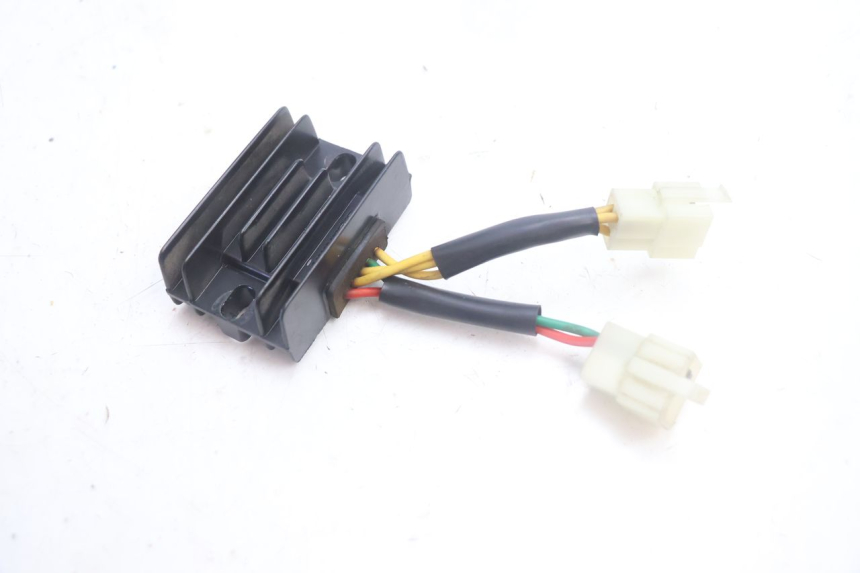 photo de CHARGING REGULATOR PEUGEOT KISBEE 4T 50 (2018 - 2022) - Zoom on usage condition