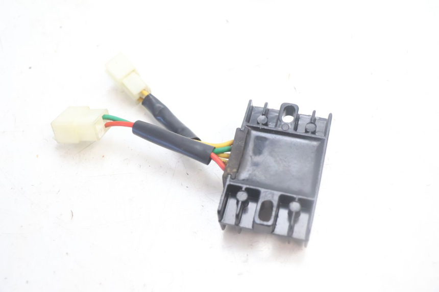 photo de CHARGING REGULATOR PEUGEOT KISBEE 4T 50 (2018 - 2022) - Alternative perspective