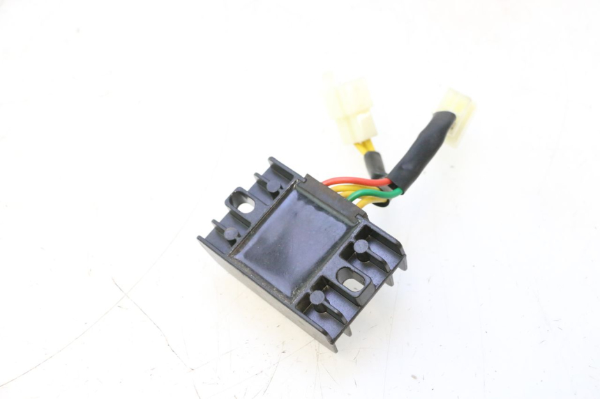 photo de REGULATOR PEUGEOT KISBEE 4T 50 (2023 - 2026) - Alternative perspective