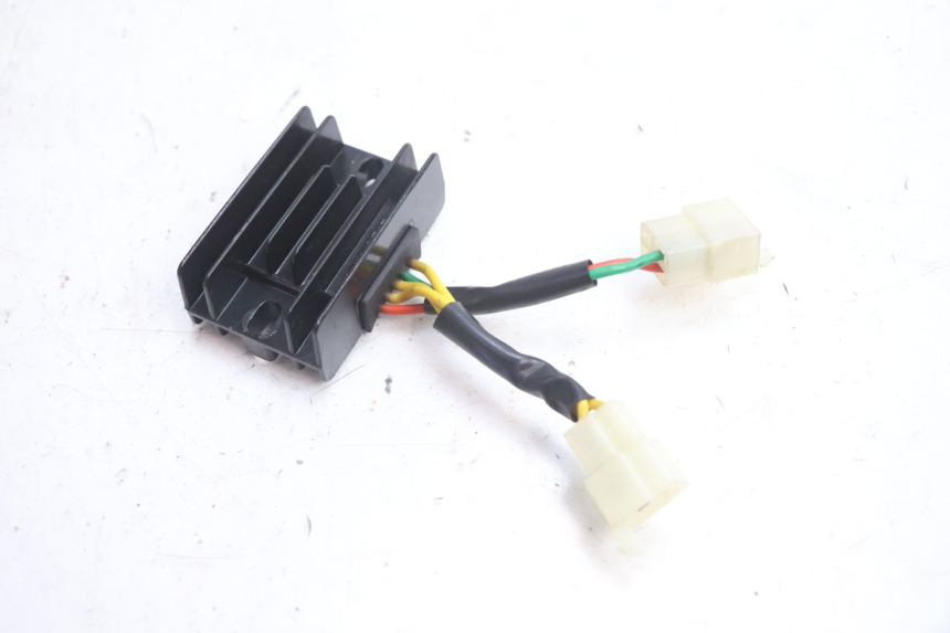 photo de CHARGING REGULATOR PEUGEOT KISBEE 4T 50 (2018 - 2022) - Zoom on usage condition