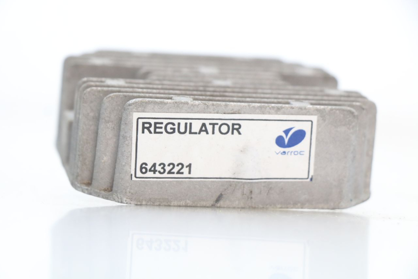 photo de REGULATOR PIAGGIO LIBERTY 4T 50 (2018 - 2021) - Alternative perspective