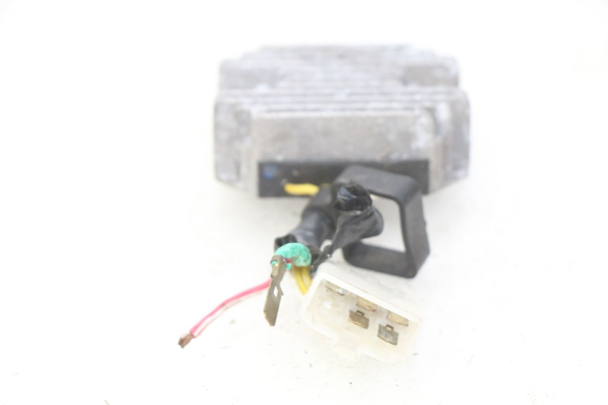 photo de CHARGING REGULATOR PIAGGIO LIBERTY IGET 4T 50 (2015 - 2020) - Technical close-up