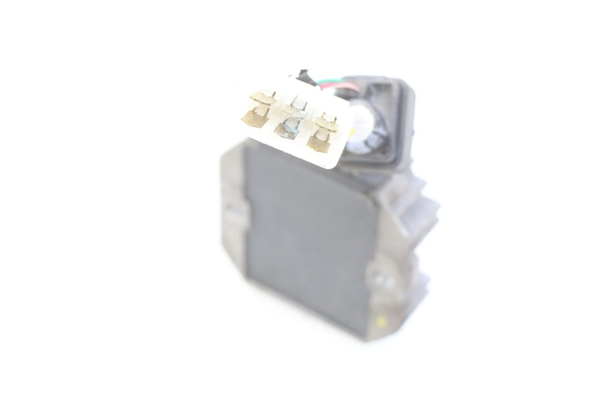 photo de CHARGING REGULATOR PIAGGIO LIBERTY IGET 4T 50 (2015 - 2020) - Alternative perspective