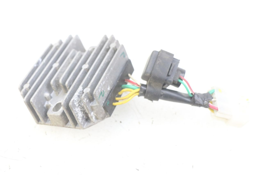 photo de CHARGING REGULATOR PIAGGIO LIBERTY IGET 4T 50 (2015 - 2020) - Technical close-up