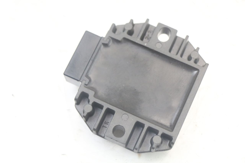 photo de CHARGING REGULATOR PIAGGIO LIBERTY 125 (2009 - 2013) - Technical close-up