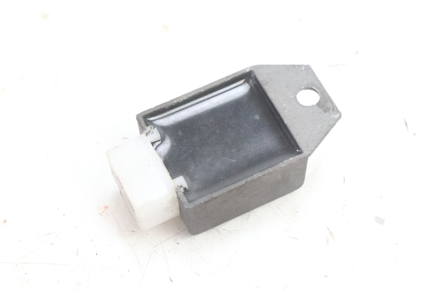 photo de CHARGING REGULATOR PEUGEOT LUDIX BLASTER 50 (2006 - 2014) - Alternative perspective