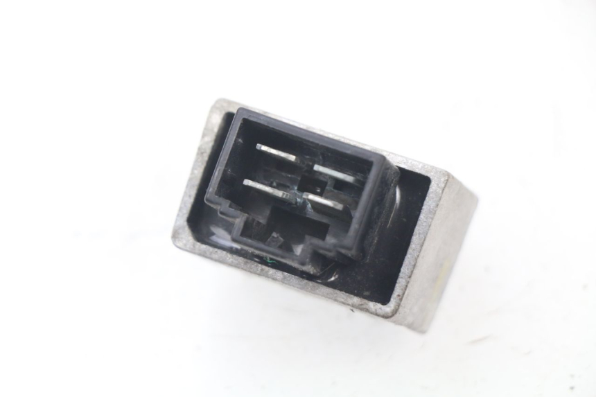 photo de CHARGING REGULATOR PEUGEOT LUDIX 50 (2008 - 2017) - Zoom on usage condition