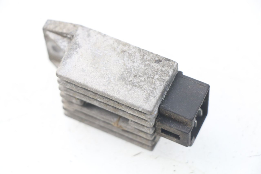 photo de CHARGING REGULATOR PEUGEOT LUDIX 50 (2008 - 2017) - Zoom on usage condition