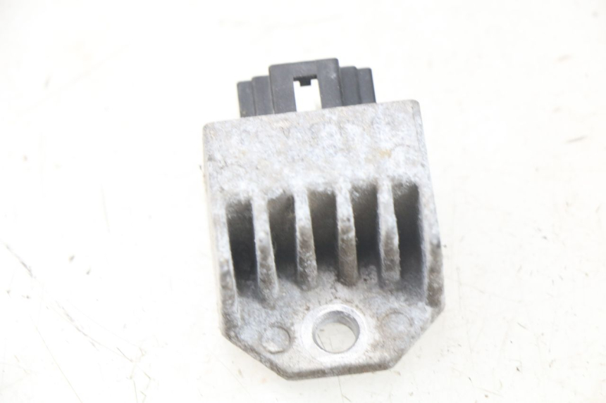 photo de CHARGING REGULATOR PEUGEOT LUDIX 50 (2008 - 2017) - Zoom on usage condition