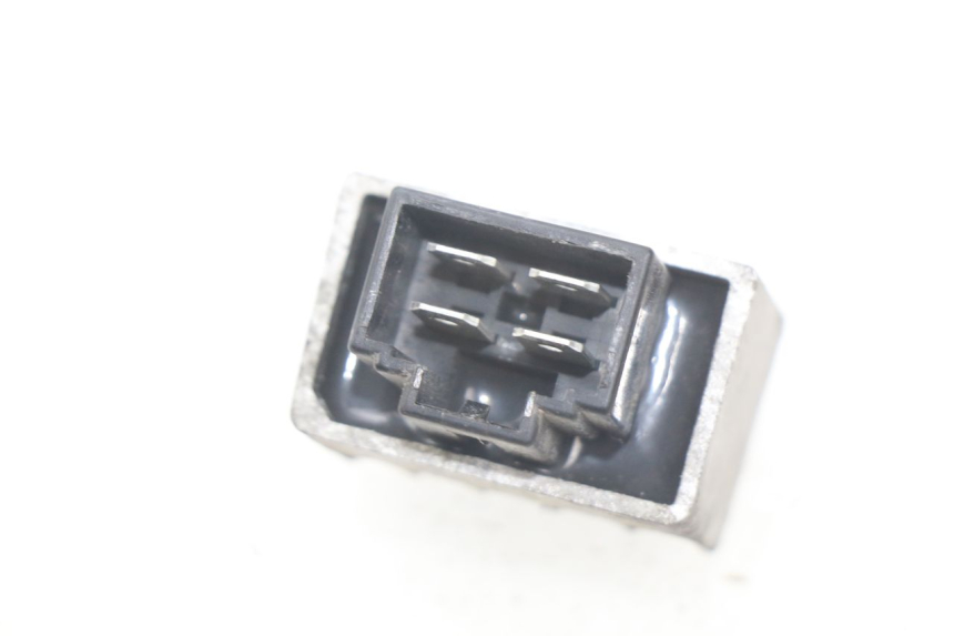 photo de CHARGING REGULATOR PEUGEOT LUDIX 50 (2008 - 2017) - Zoom on usage condition