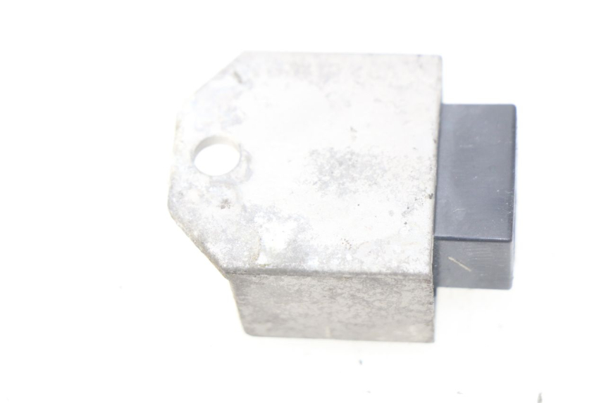 photo de CHARGING REGULATOR PEUGEOT LUDIX 50 (2005 - 2007) - Zoom on usage condition