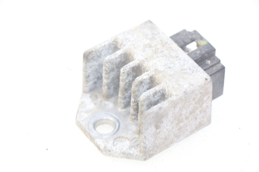 photo de CHARGING REGULATOR PEUGEOT LUDIX 50 (2005 - 2007) - Zoom on usage condition