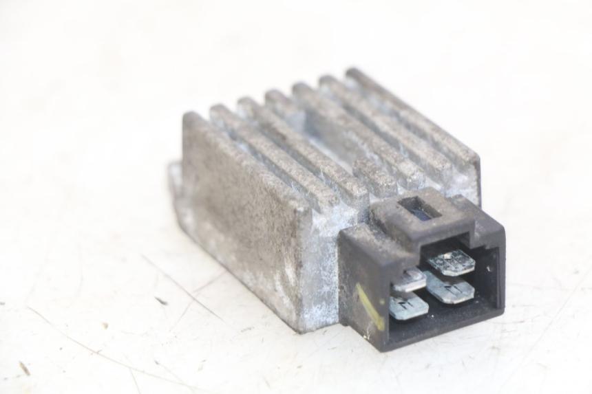 photo de CHARGING REGULATOR PEUGEOT LUDIX 50 (2005 - 2007) - Zoom on usage condition