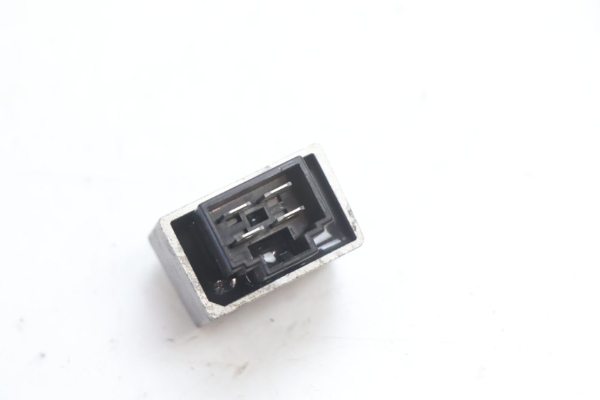 photo de CHARGING REGULATOR PEUGEOT LUDIX 50 (2008 - 2017) - Alternative perspective