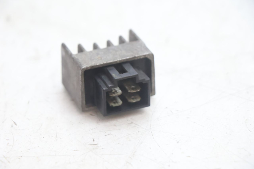 photo de CHARGING REGULATOR PEUGEOT LUDIX 50 (2005 - 2007) - Zoom on usage condition