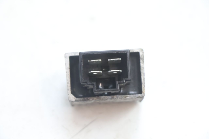 photo de CHARGING REGULATOR PEUGEOT LUDIX SNAKE 2T 50 (2004 - 2014) - Zoom on usage condition