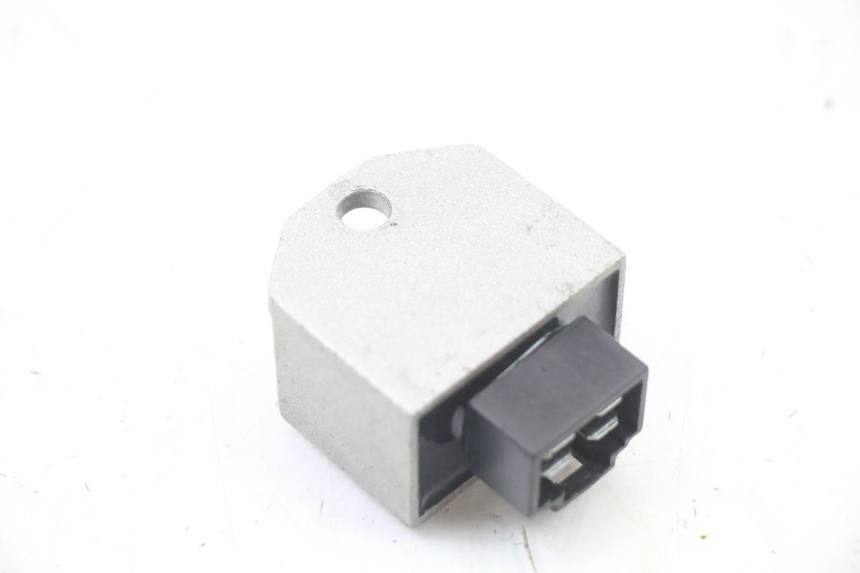 photo de CHARGING REGULATOR MBK OVETTO ONE 2T 50 (2013 - 2017) - Technical close-up