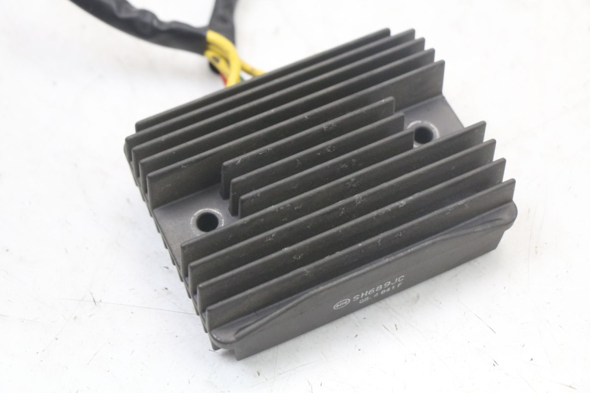 photo de REGULATOR PIAGGIO MP3 HPE 350 (2018 - 2020) - Zoom on usage condition