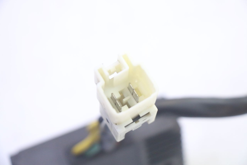 photo de REGULATOR PIAGGIO MP3 HPE 350 (2018 - 2020) - Fixing points details