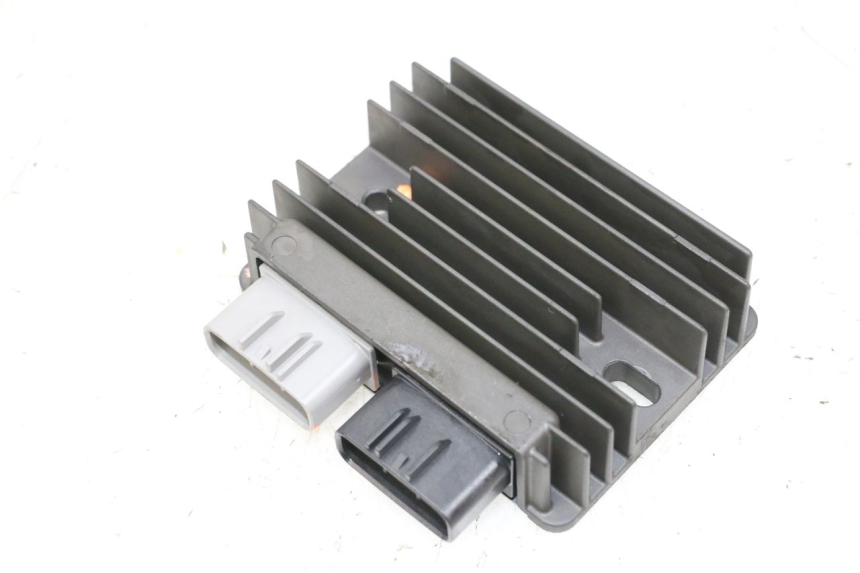 photo de REGULATOR PIAGGIO MP3 HPE 300 (2019 - 2026) - Main view