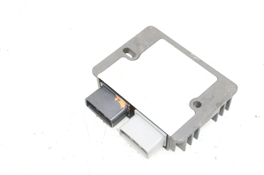 photo de REGULATOR PIAGGIO MP3 HPE 300 (2019 - 2026) - Alternative perspective