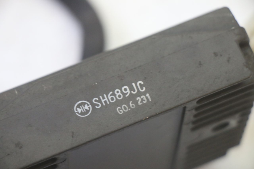 photo de CHARGING REGULATOR PIAGGIO MP3 LT 300 (2010 - 2016) - Alternative perspective