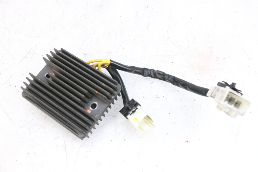 photo de CHARGING REGULATOR PIAGGIO MP3 500 (2014 - 2017) - Alternative perspective