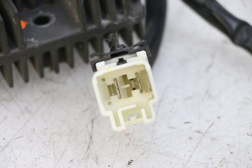 photo de CHARGING REGULATOR PIAGGIO MP3 500 (2014 - 2017) - Technical close-up