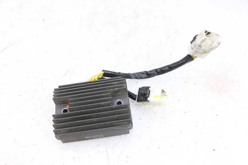 photo de CHARGING REGULATOR PIAGGIO MP3 500 (2014 - 2017) - Fixing points details